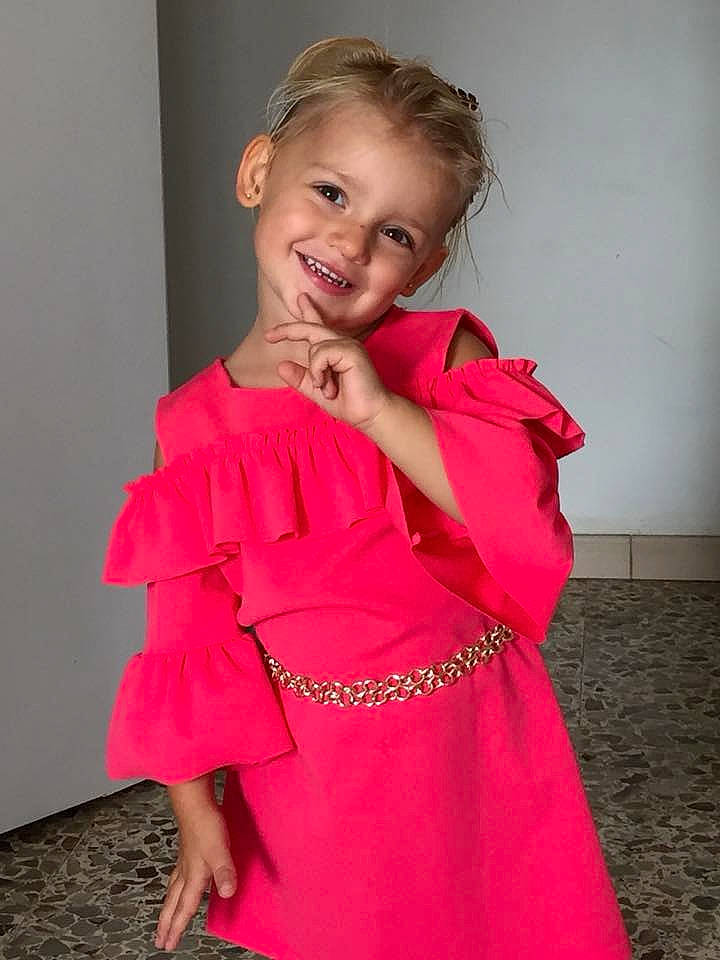 Kaïna participe au concours pour gagner de l'argent avec cette photo : beauty, child, child_model, cocktail_dress, costume, dress, girl, gown, joint, joy, lady, magenta, model, outerwear, person, pink, red, shoulder, sleeve, smile