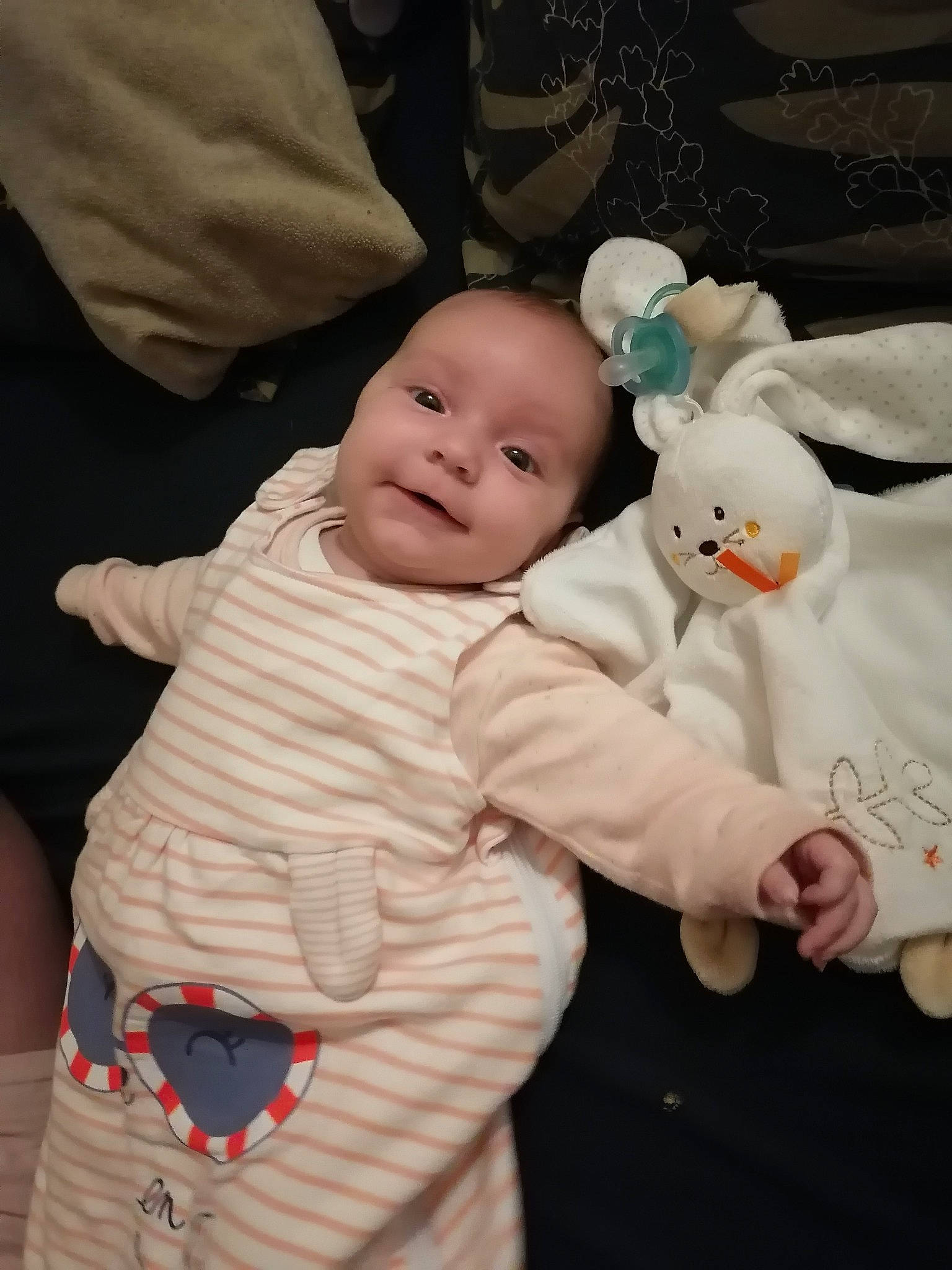 Clarysse participe au concours pour gagner de l'argent avec cette photo : baby, cheek, child, ear, easter_bunny, person, skin, toddler