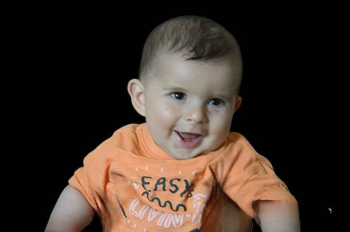 Naël participe au concours pour gagner de l'argent avec cette photo : baby, baby_toddler_clothing, cheek, child, eye, flash_photography, fun, happy, human_body, iris, joy, laugh, nose, person, portrait, portrait_photography, sitting, skin, sleeve, smile