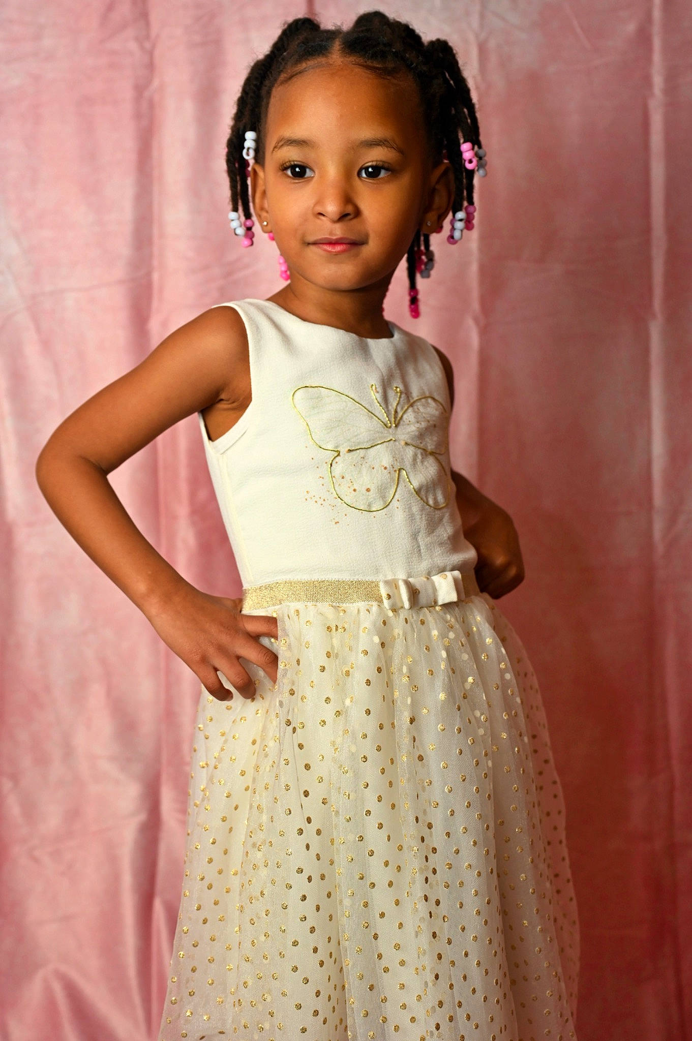 Siana participe au concours pour gagner de l'argent avec cette photo : beauty, bridal_accessory, bridal_party_dress, day_dress, dress, embellishment, eyelash, fashion_design, formal_wear, gown, happy, joy, long_hair, magenta, one_piece_garment, outerwear, person, pink, skin, sleeve