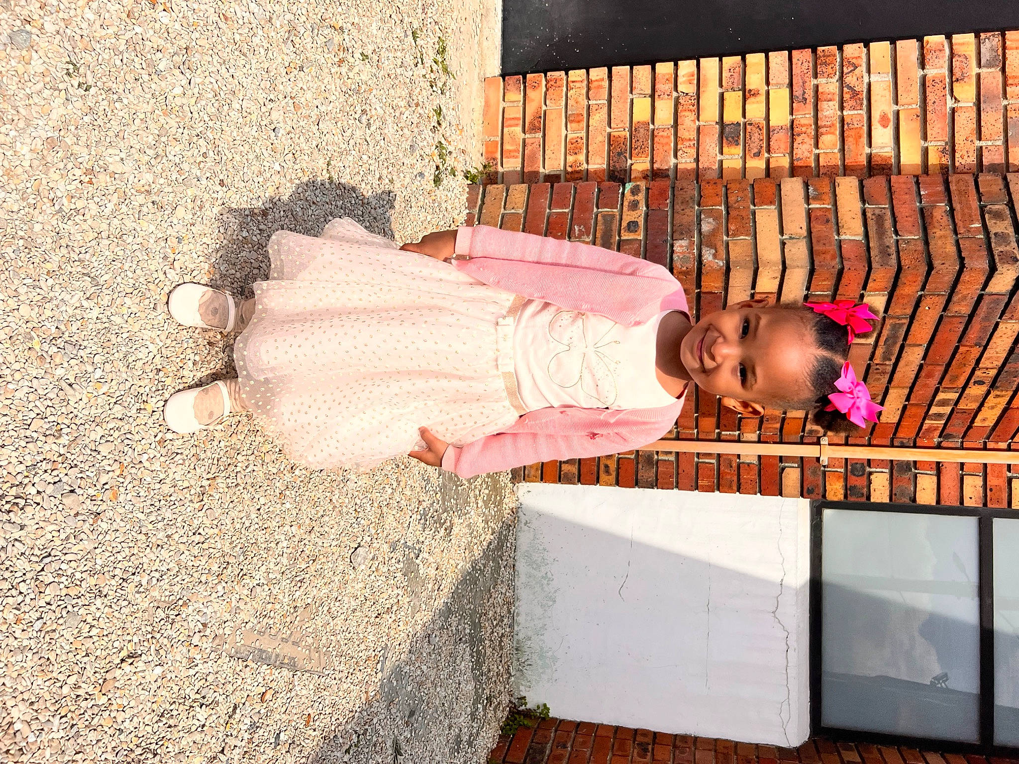 Siana participe au concours pour gagner de l'argent avec cette photo : brick, brickwork, child, concrete, flooring, joy, magenta, pattern, peach, person, pink, road_surface, room, shadow, sitting, soil, street, tints_and_shades, visual_arts, wood