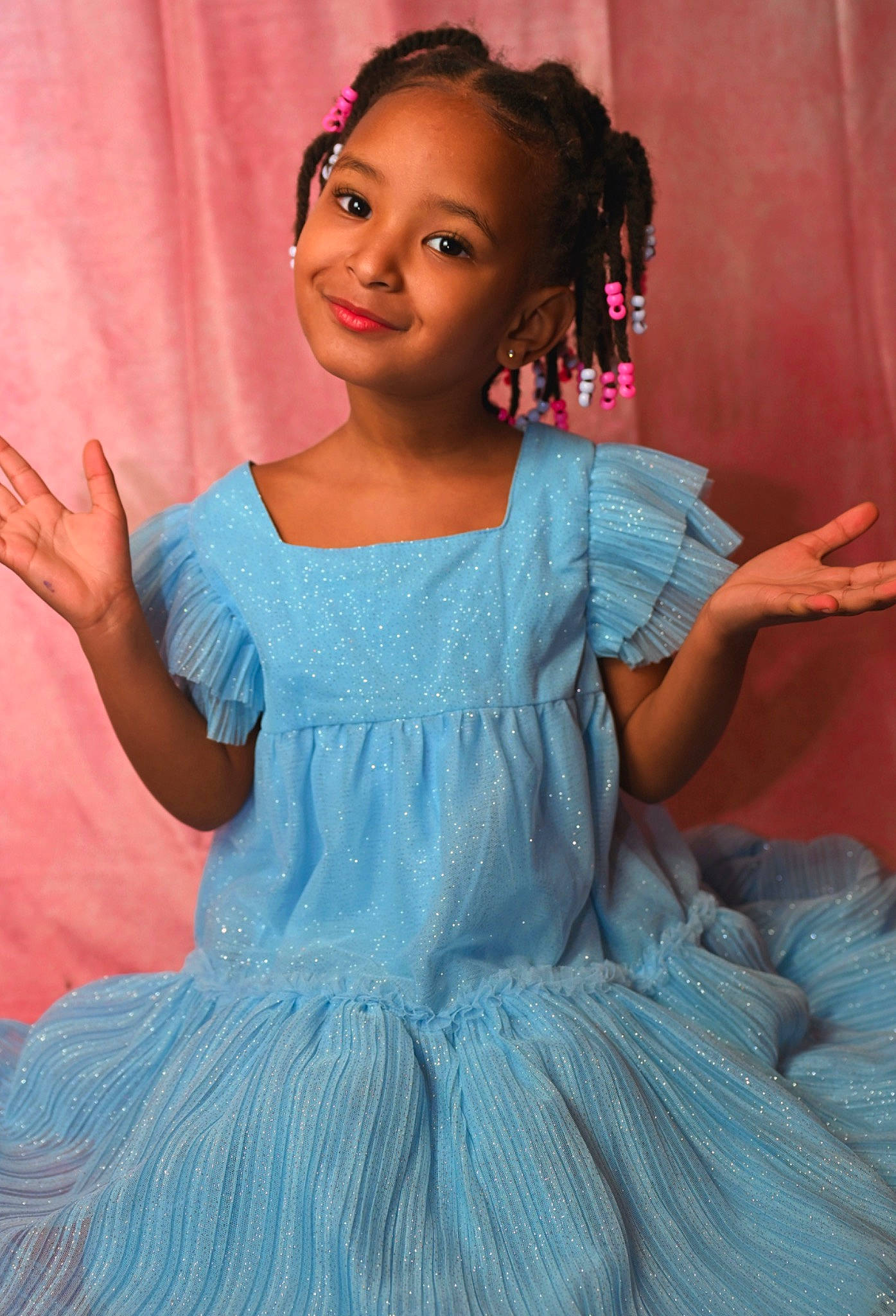 Siana a rejoint le concours — aidez-le/la à gagner de superbes lots ! baby_toddler_clothing, day_dress, dress, embellishment, eye, facial_expression, fashion, fashion_design, hair, hairstyle, happy, joint, joy, neck, one_piece_garment, person, pink, shoulder, skin, sleeve