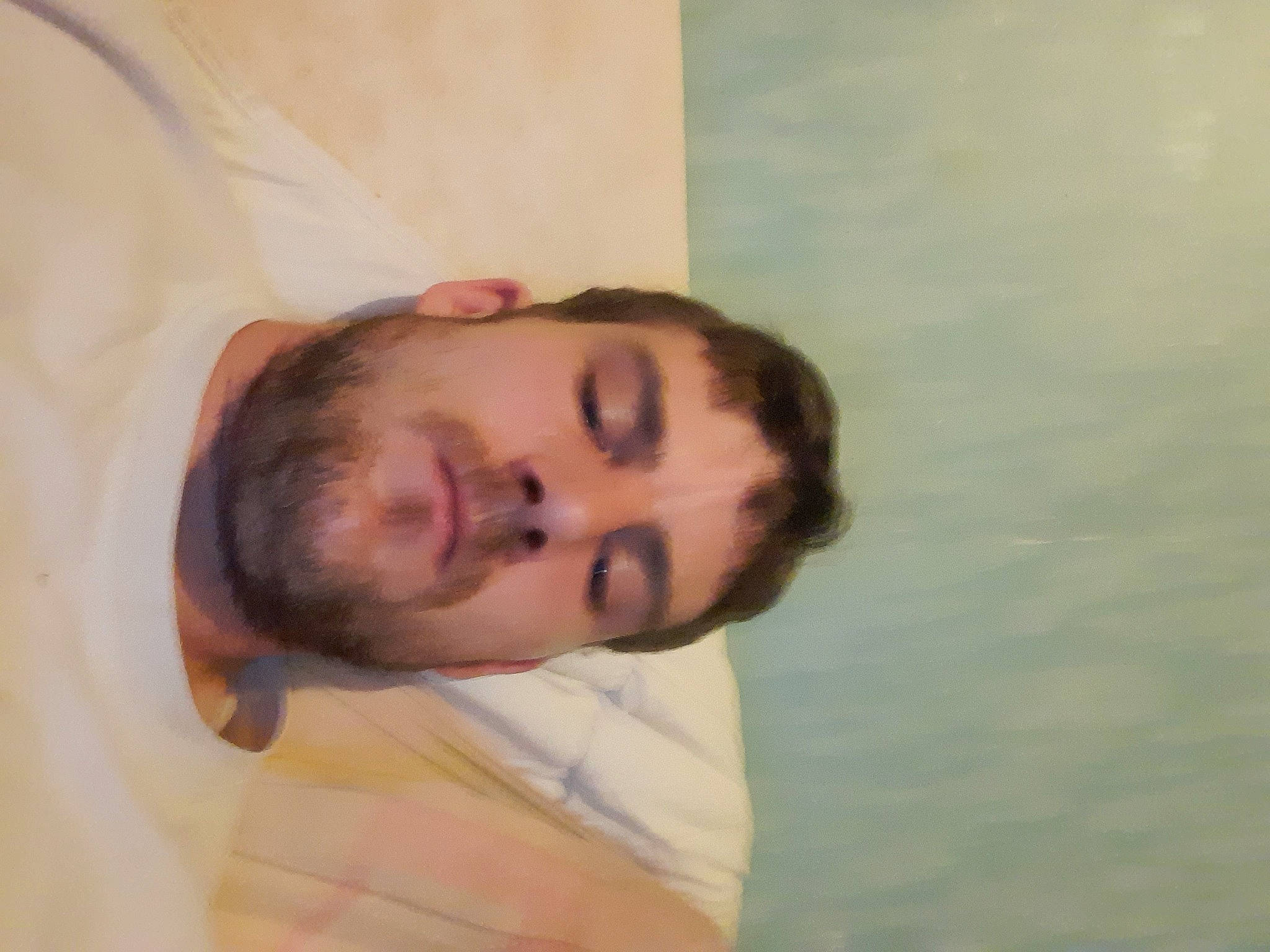 Stephen a rejoint le concours — aidez-le/la à gagner de superbes lots ! abdomen, beard, cheek, chest, comfort, elbow, eyelash, facial_hair, flesh, fun, jaw, linens, moustache, nose, person, room