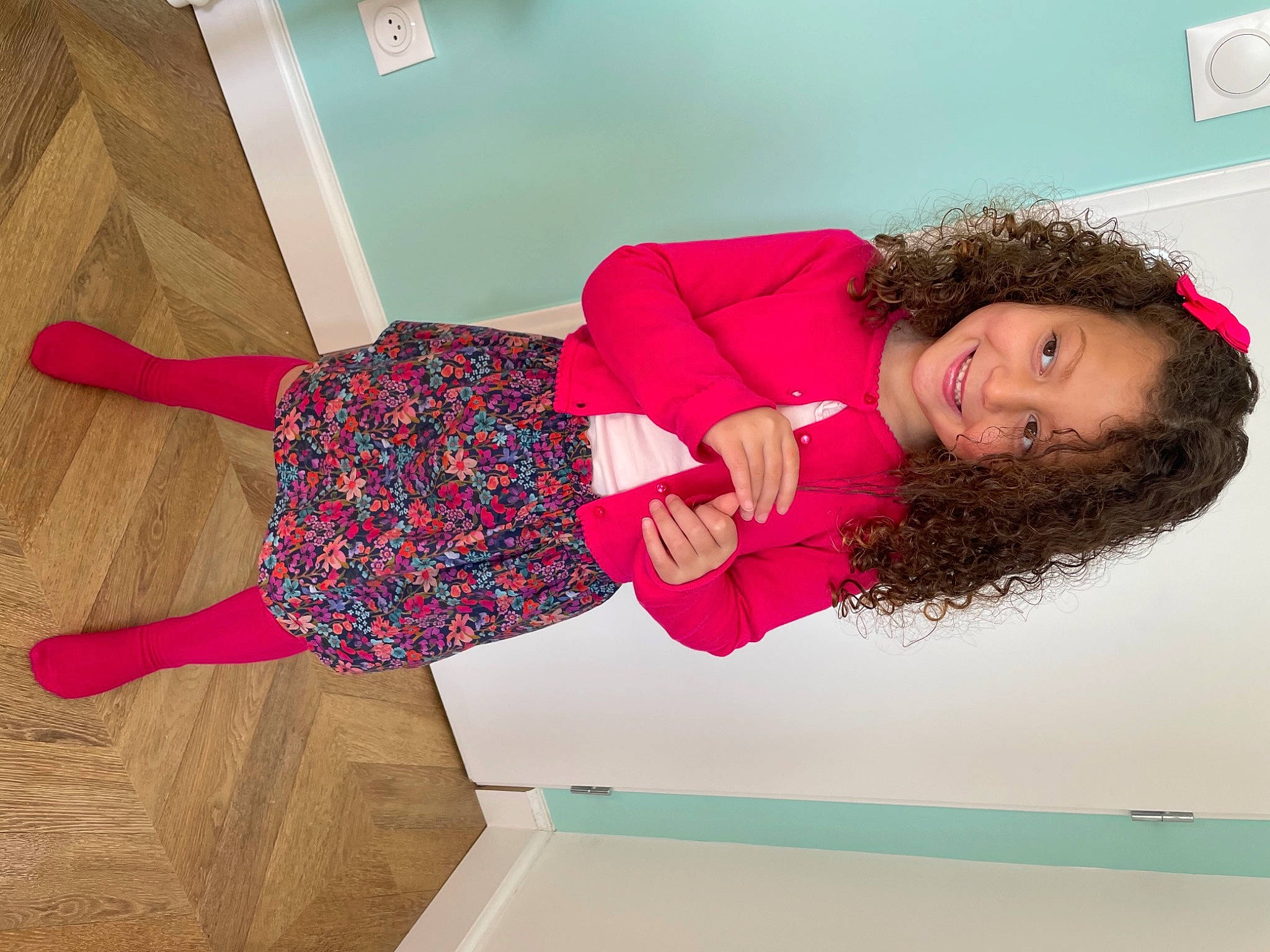Janelle participe au concours pour gagner de l'argent avec cette photo : arm, comfort, flooring, fun, happy, hardwood, human_leg, joint, joy, knee, magenta, person, pink, product, shoulder, sleeve, sportswear, textile, thigh, waist