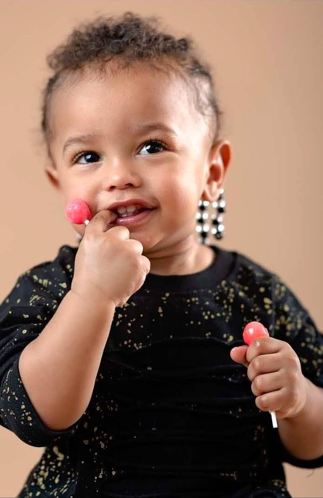 Kharter joined the competition — help win amazing prizes! baby, child, child_model, face, finger, gesture, hand, lip, person, play, thumb, toddler