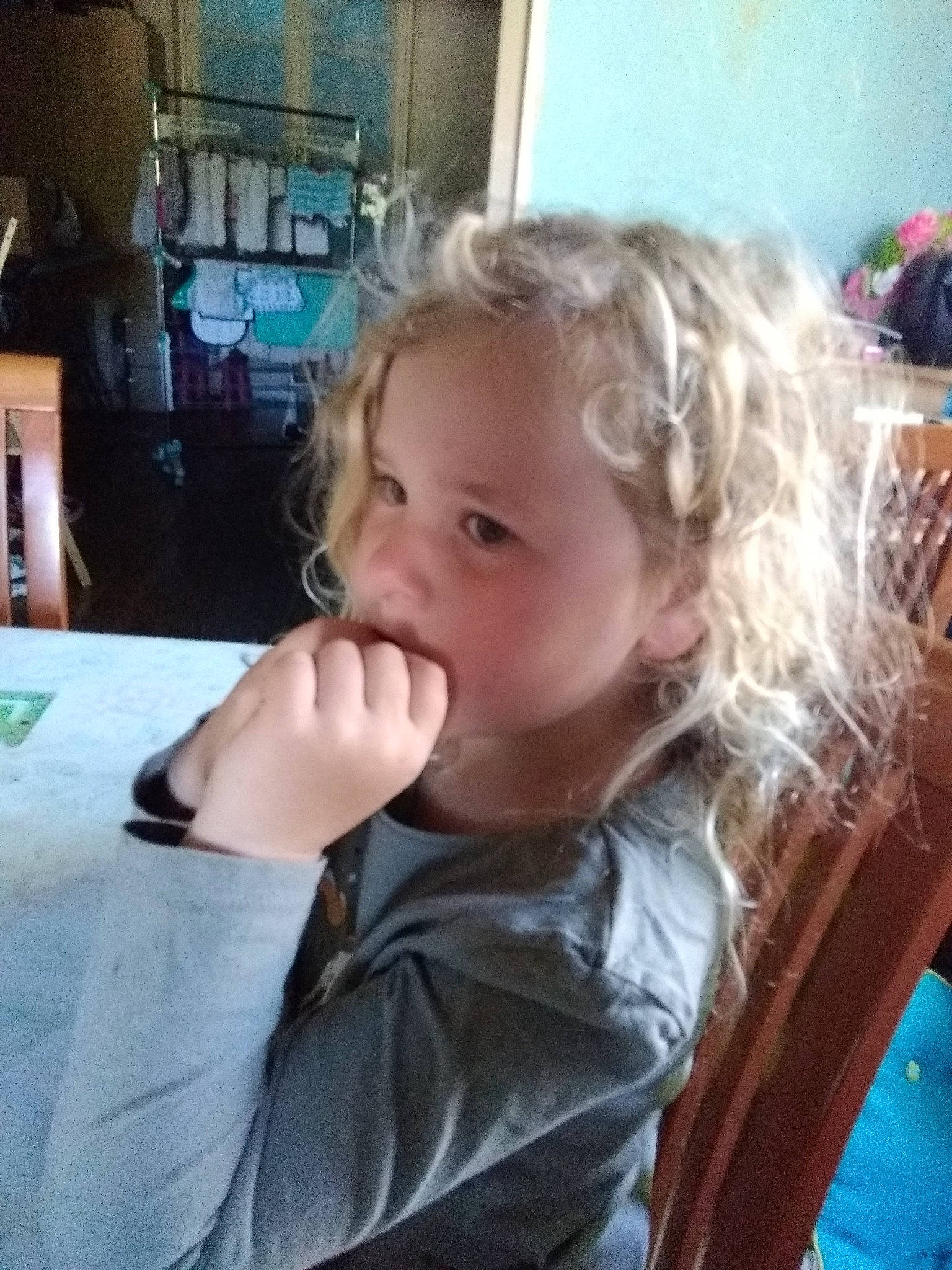 Maëline a rejoint le concours — aidez-le/la à gagner de superbes lots ! blond, cheek, child, ear, eating, face, hair, hairstyle, head, jaw, long_hair, mouth, neck, nose, person, toddler, vacation