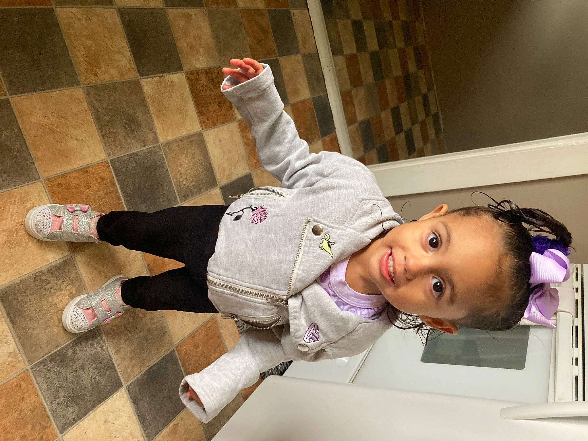 Alaia is registered to the contest to win money with this photo: baby, carmine, child, eyelash, flooring, fun, happy, human_leg, joy, knee, pattern, person, sitting, sleeve, smile, sock, thigh, toddler, walking_shoe, white