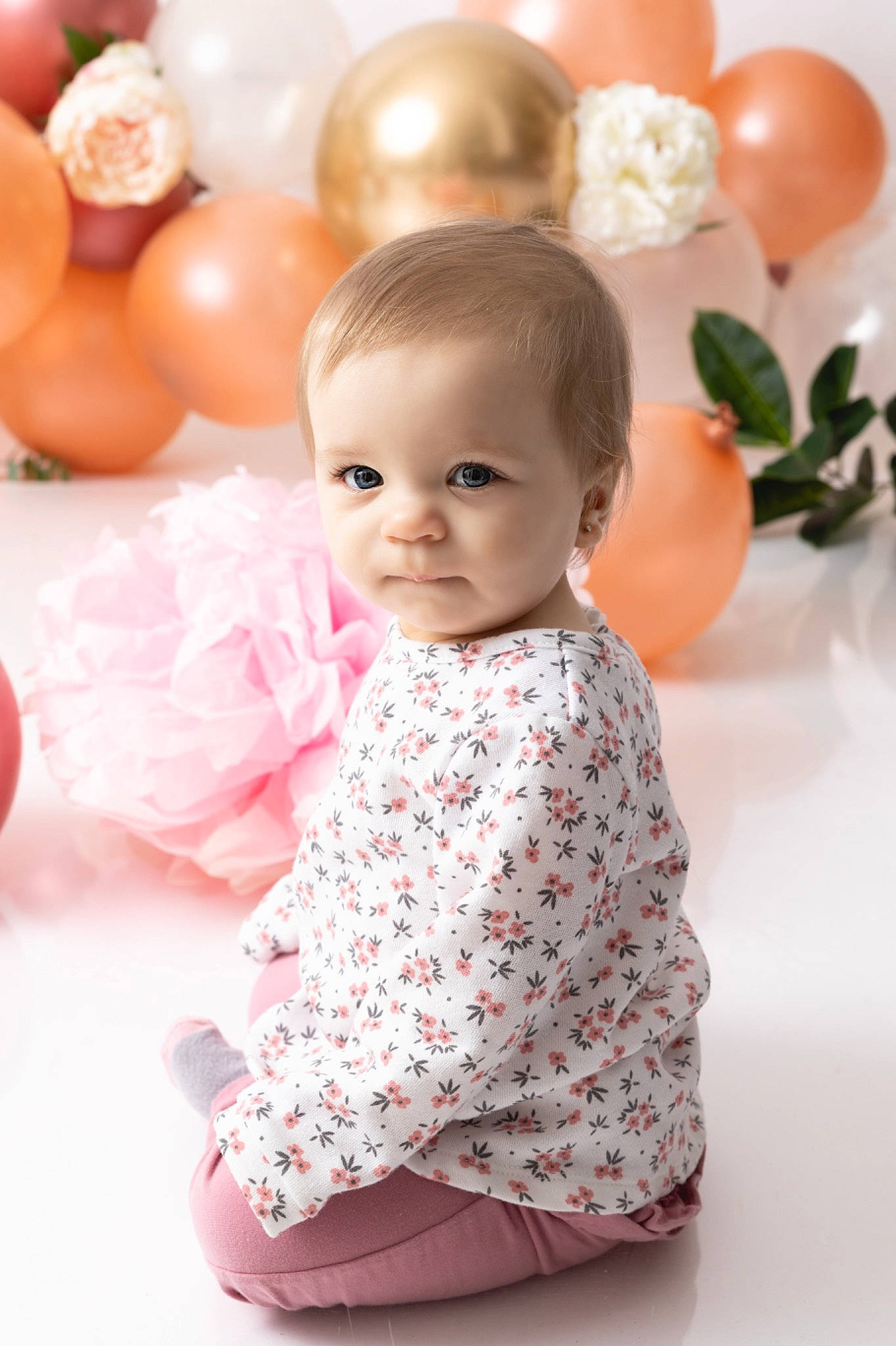 Sarah-jeanne a rejoint le concours — aidez-le/la à gagner de superbes lots ! baby, baby_toddler_clothing, balloon, child, day_dress, dress, event, facial_expression, flooring, formal_wear, happy, head, one_piece_garment, peach, person, petal, pink, product, sleeve, textile