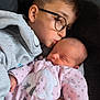Nathan a rejoint le concours — aidez-le/la à gagner de superbes lots ! baby, child, cozy, cuddle, face, family, glasses, hug, indoor, kiss, love, onesie, pink_clothing, portrait, rest, sibling, sleeping, star_pattern, tenderness, warmth