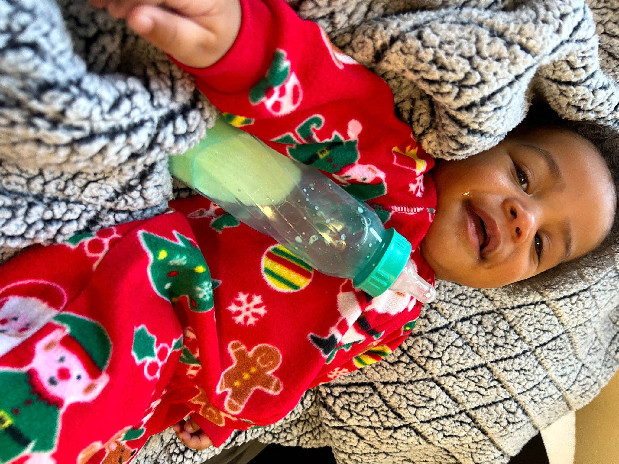 Jahnado is registered to the contest to win money with this photo: baby, baby_toddler_clothing, carmine, child, event, happy, holiday, linens, pattern, person, play, portrait_photography, red, sleeve, smile, textile, toddler, tradition, tree