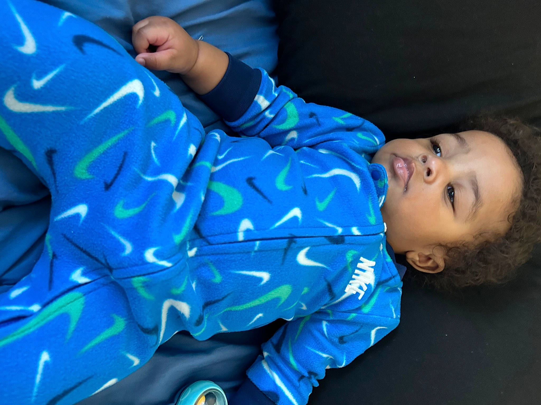 Jahnado is registered to the contest to win money with this photo: arm, azure, baby, baby_products, baby_toddler_clothing, blue, child, comfort, elbow, electric_blue, fashion_accessory, fun, gesture, joint, leisure, pattern, person, sitting, sleeve, toddler