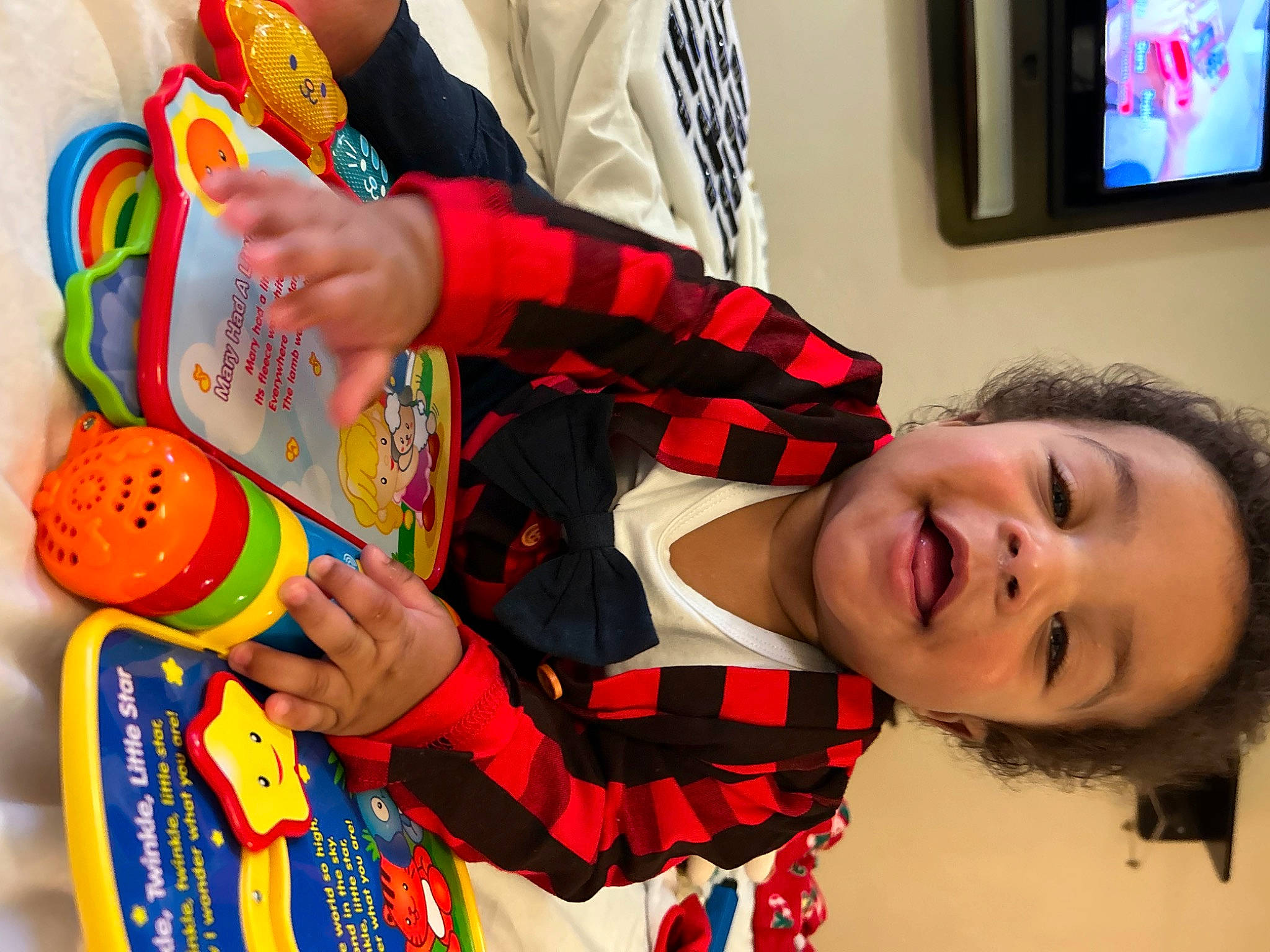 Jahnado is registered to the contest to win money with this photo: child, display_device, event, fun, happy, holiday, junk_food, nail, orange, party, party_supply, pattern, person, picture_frame, play, room, smile, television, toddler, toy