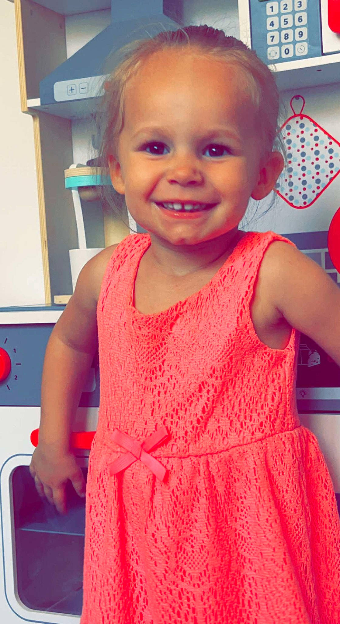 Anaya participe au concours pour gagner de l'argent avec cette photo : baby_toddler_clothing, cheek, clothing, day_dress, face, facial_expression, fashion, hairstyle, happy, joint, joy, lip, neck, one_piece_garment, person, pink, shoulder, skin, sleeve, smile