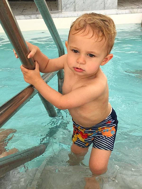 Aaron participe au concours pour gagner de l'argent avec cette photo : barechested, bathing, chest, fun, hair, hand, happy, head, human_body, joint, leisure, muscle, person, photograph, recreation, skin, swimwear, thigh, toddler, trunk