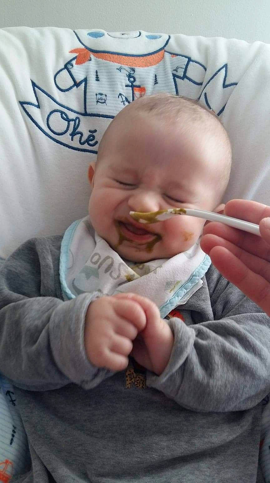 Aaron participe au concours pour gagner de l'argent avec cette photo : baby, baby_toddler_clothing, cheek, comfort, eye, finger, gesture, glasses, hand, happy, mouth, nose, organ, outerwear, person, skin, sleeve, smile, textile, thumb