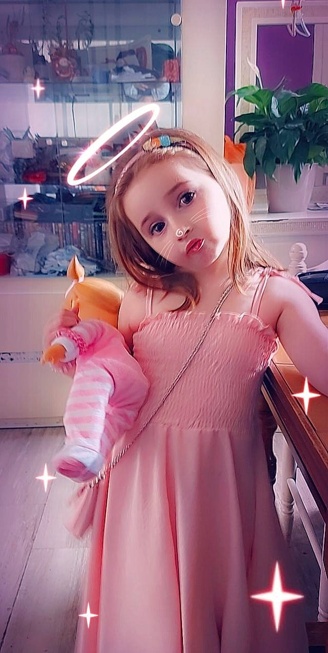 Alyssia participe au concours pour gagner de l'argent avec cette photo : bangs, barbie, cg_artwork, day_dress, doll, dress, eyelash, fashion, fashion_design, hime_cut, houseplant, long_hair, magenta, person, pink, purple, skin, sleeve, toy, waist