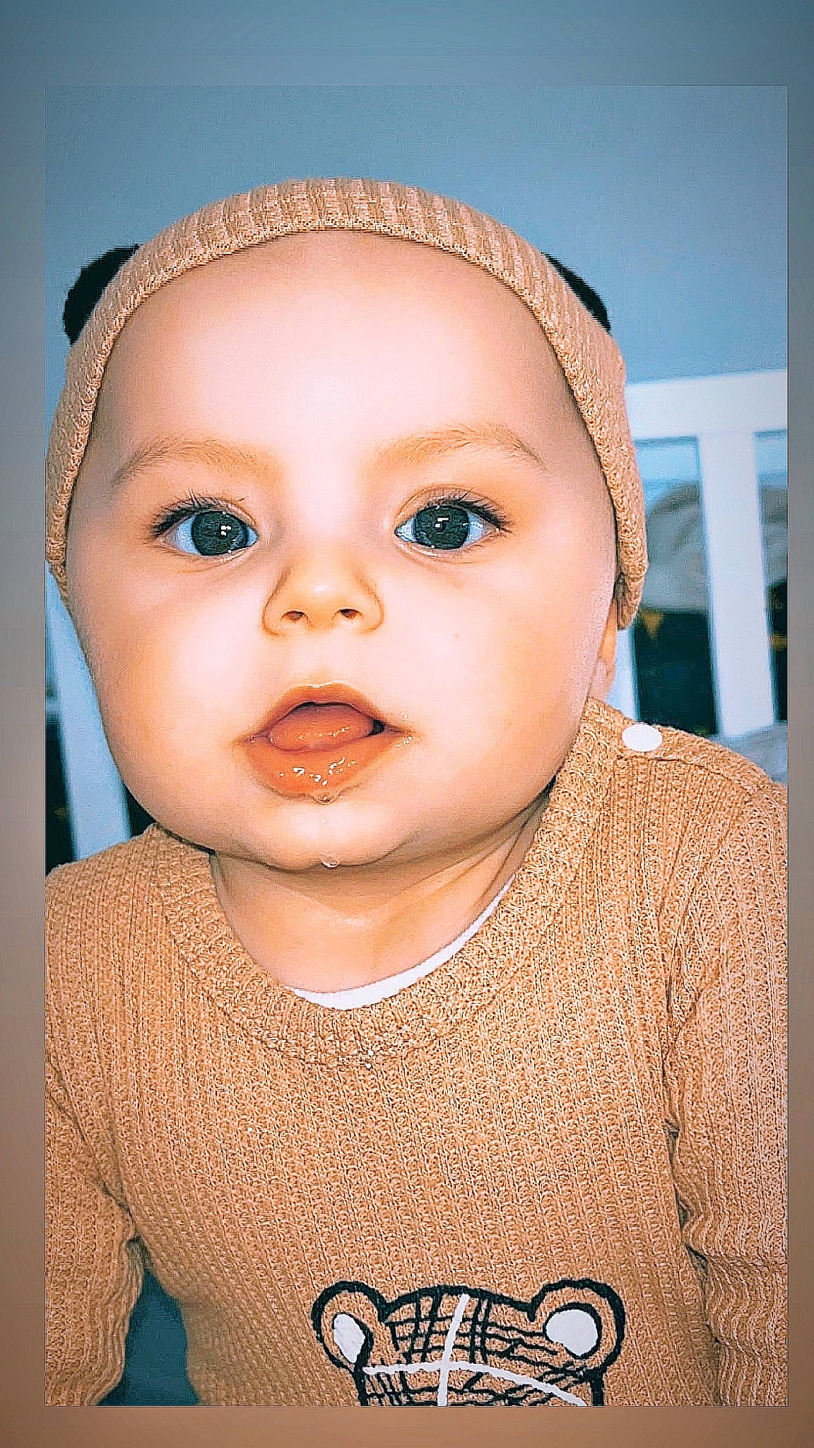 Nahïl participe au concours pour gagner de l'argent avec cette photo : baby, baby_toddler_clothing, cheek, chin, ear, eye, eyebrow, eyelash, face, flash_photography, forehead, head, iris, lip, mouth, neck, nose, person, skin, sleeve