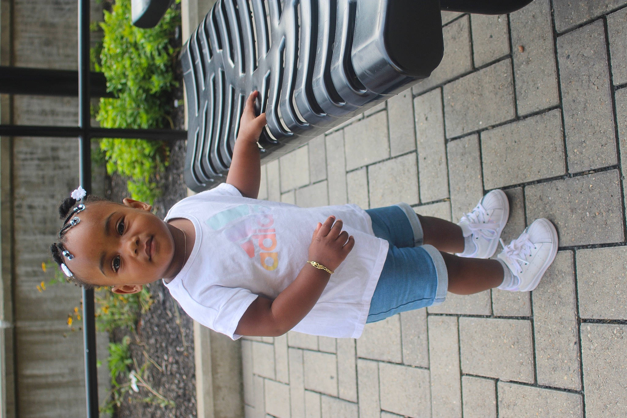 Dearra is registered to the contest to win money with this photo: person