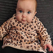 Luna a rejoint le concours — aidez-le/la à gagner de superbes lots ! baby, black_leggings, cheeks, child, clothing, couch, curious, cute, eyes, face, indoors, infant, leopard_print, person, portrait, pout, sitting, sweater, texture, young_child