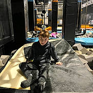 Matheo a rejoint le concours — aidez-le/la à gagner de superbes lots ! active, black_clothing, boy, casual, child, climbing_equipment, fitness, foam_pit, gym, indoor, leisure, nike, obstacle_course, padded_surface, play_area, recreational, socks, sportswear, trampoline_park, young_person