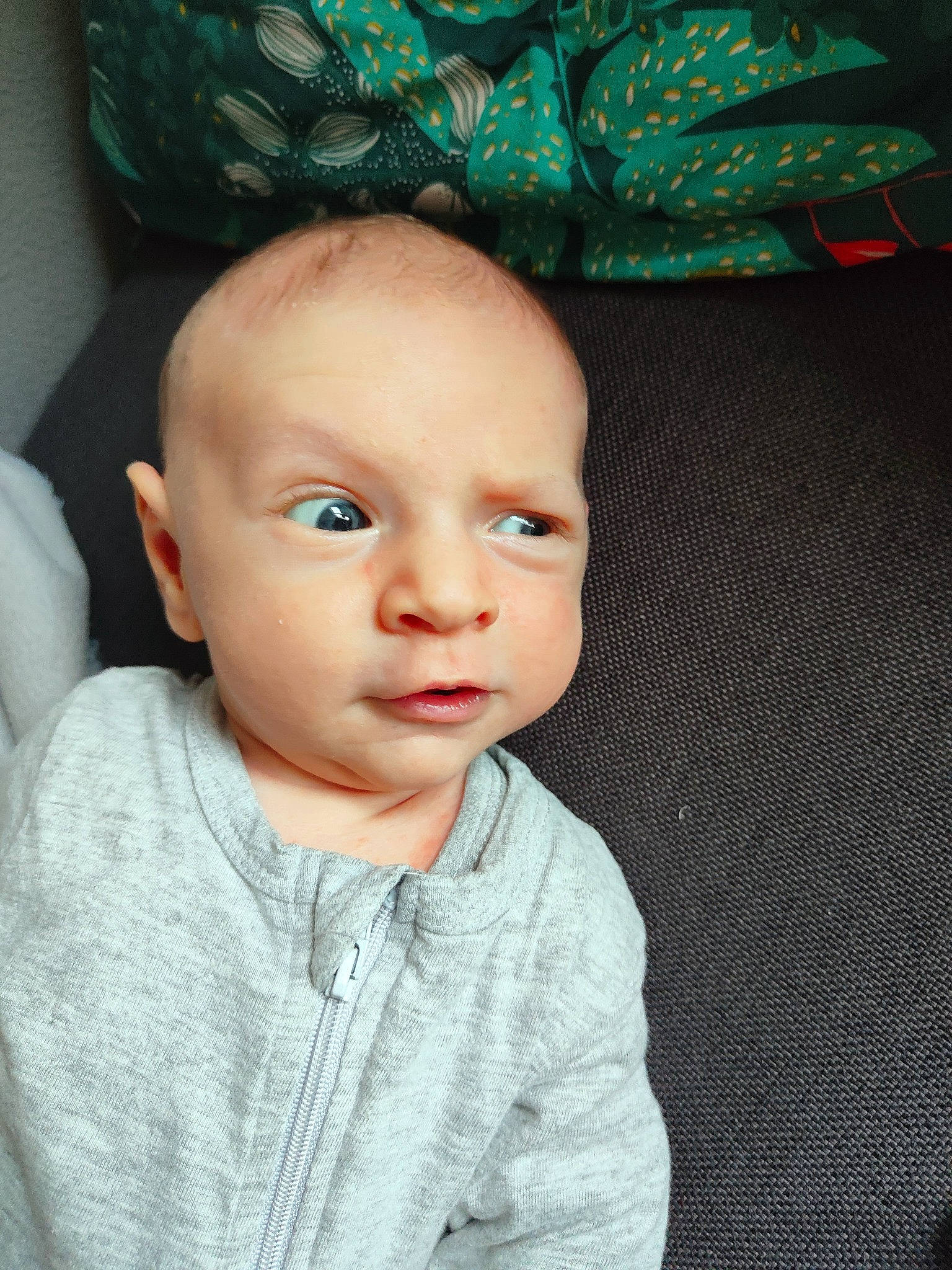 Saveriu participe au concours pour gagner de l'argent avec cette photo : baby, baby_toddler_clothing, blue, cheek, child, comfort, electric_blue, eyelash, fashion_accessory, grey, linens, nose, pattern, person, portrait_photography, selfie, skin, sleeve, t_shirt, textile