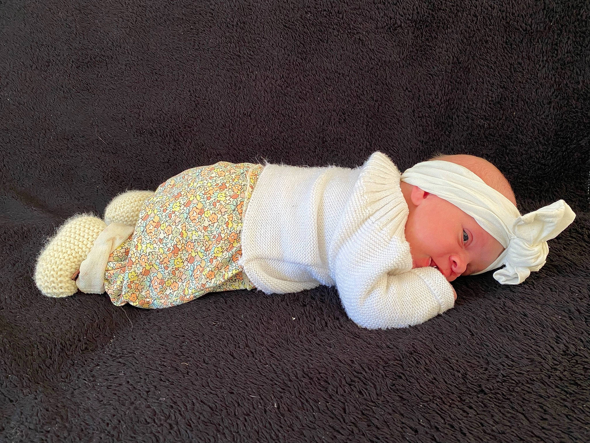 Léona participe au concours pour gagner de l'argent avec cette photo : baby, baby_toddler_clothing, cap, child, comfort, costume_hat, creative_arts, doll, face, fashion_accessory, hand, hat, headgear, headwear, human_body, knit_cap, outerwear, person, sleeve, toddler