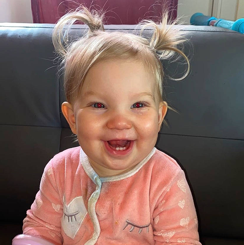 Nailyss a rejoint le concours — aidez-le/la à gagner de superbes lots ! baby_toddler_clothing, cheek, chin, ear, eye, eyelash, face, hair, happy, head, human_body, iris, joy, lip, mouth, nose, outerwear, person, skin, sleeve