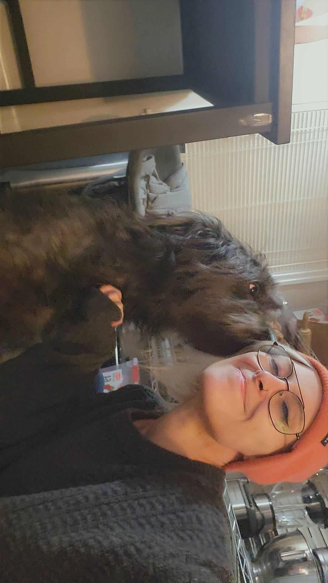 Iris is registered to the contest to win money with this photo: audio_equipment, beauty_salon, black_hair, comfort, ear, eyebrow, eyelash, eyewear, flesh, fun, fur, hair_coloring, home_appliance, jaw, mouth, neck, room, television, television_set, vision_care