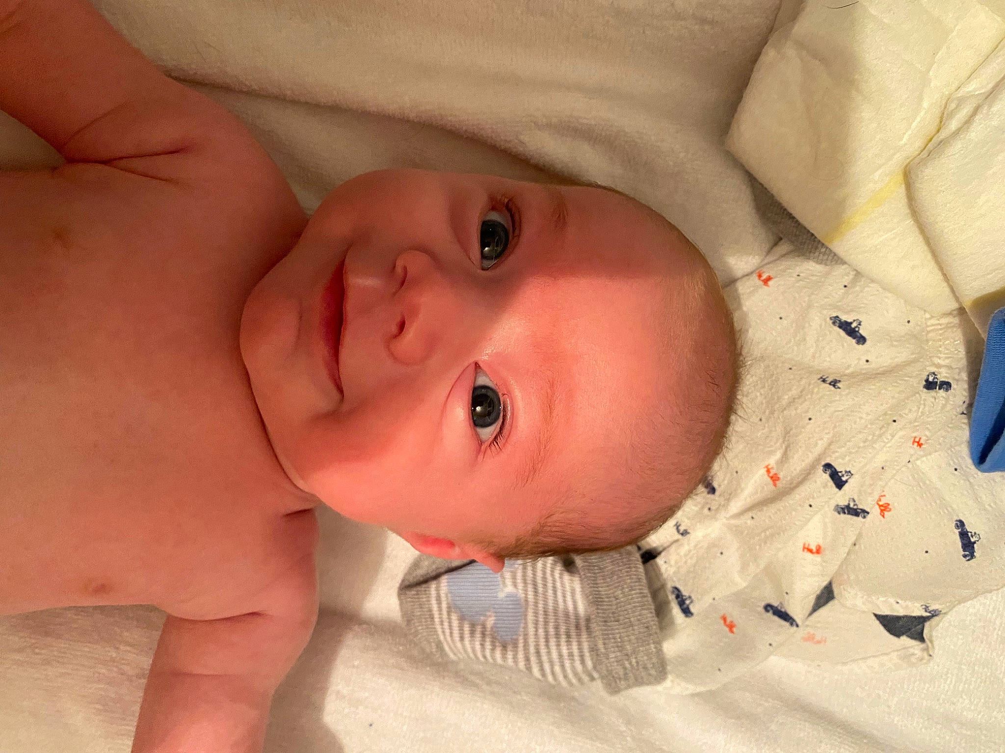 Emillio participe au concours pour gagner de l'argent avec cette photo : baby, baby_toddler_clothing, cheek, eye, eyebrow, eyelash, face, finger, hand, head, human_body, iris, lip, mouth, nose, person, product, skin, smile, textile