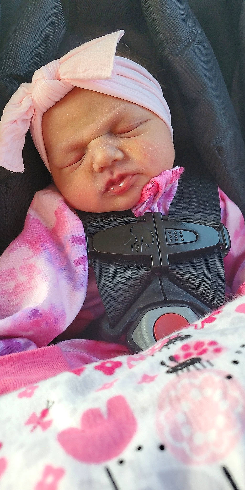 Astrid is registered to the contest to win money with this photo: baby, baby_products, baby_toddler_clothing, beauty, cap, carmine, cheek, child, comfort, fashion_accessory, happy, headwear, linens, lip, magenta, pattern, person, pink, sitting, skin