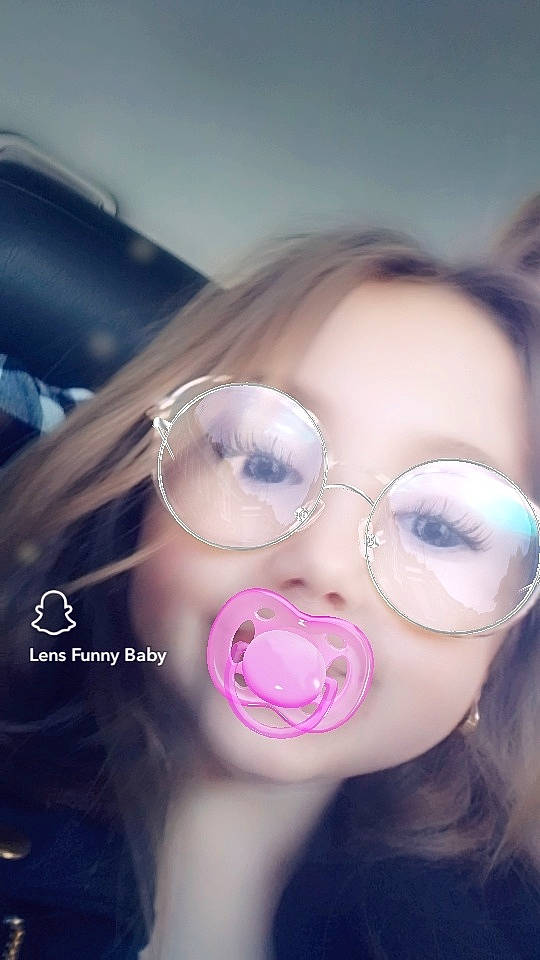 Leila participe au concours pour gagner de l'argent avec cette photo : black_hair, cheek, ear, eye_glass_accessory, eyelash, eyewear, fun, glasses, happy, iris, jaw, lip, magenta, nose, person, purple, selfie, skin, sunglasses, toddler