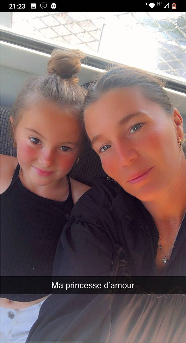 Leila a rejoint le concours — aidez-le/la à gagner de superbes lots ! blond, brown_hair, cheek, chin, event, eyebrow, eyelash, flash_photography, forehead, fun, happy, iris, jewellery, joy, leisure, lip, long_hair, person, selfie, skin