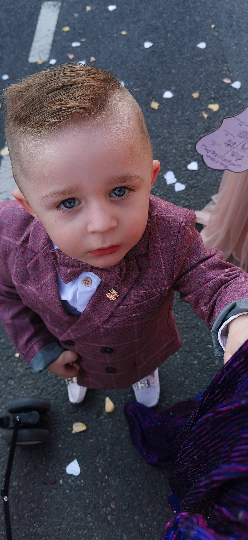 Jaylen participe au concours pour gagner de l'argent avec cette photo : baby_toddler_clothing, cheek, child, chin, cool, facial_expression, grass, hairstyle, head, iris, lip, nose, outerwear, pattern, person, pink, purple, skin, sleeve, standing