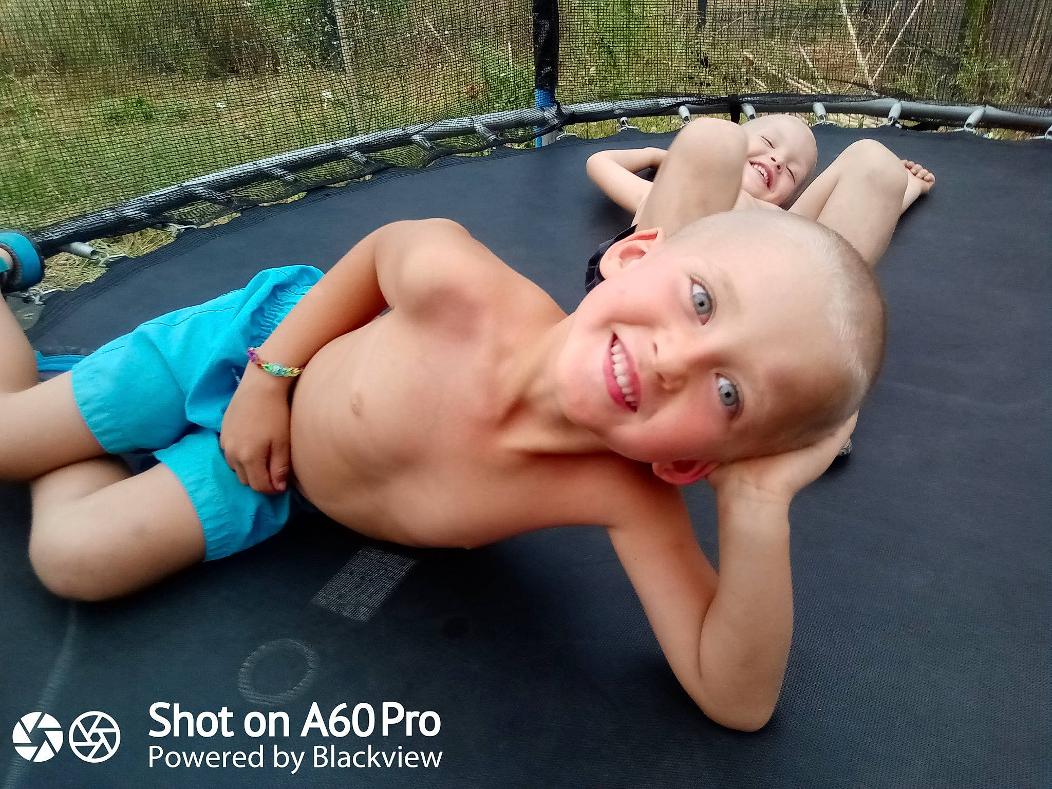 Ronan participe au concours pour gagner de l'argent avec cette photo : arm, baby, blond, chest, child, finger, grass, hand, headwear, joint, joy, leg, muscle, neck, person, photography, thigh