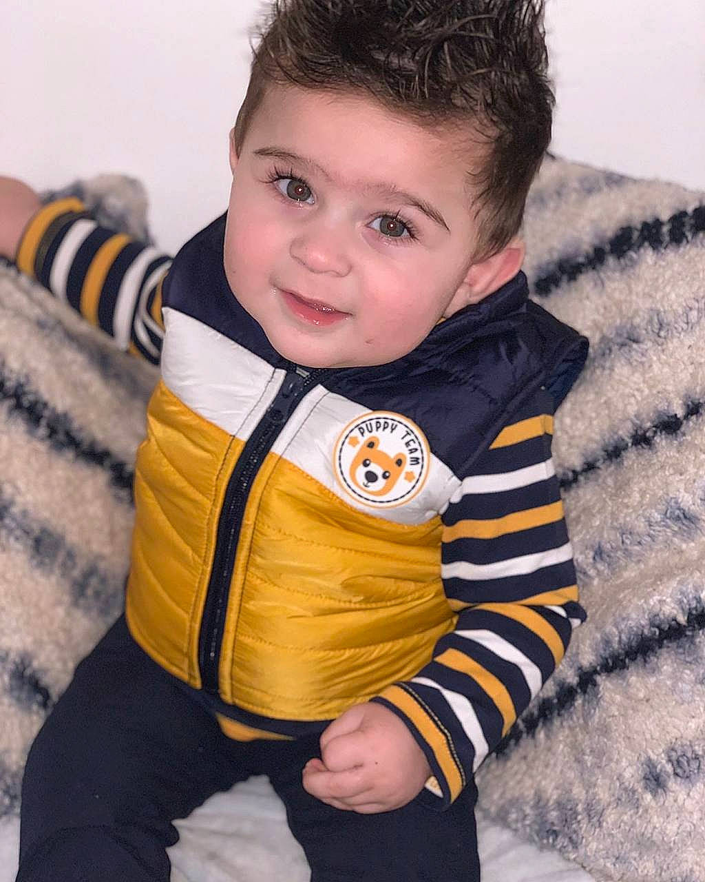 Miran Vural a rejoint le concours — aidez-le/la à gagner de superbes lots ! baby_toddler_clothing, cheek, comfort, cool, eye, face, hair, hairstyle, happy, human_body, jacket, neck, nose, organ, person, skin, sleeve, smile, t_shirt, toddler
