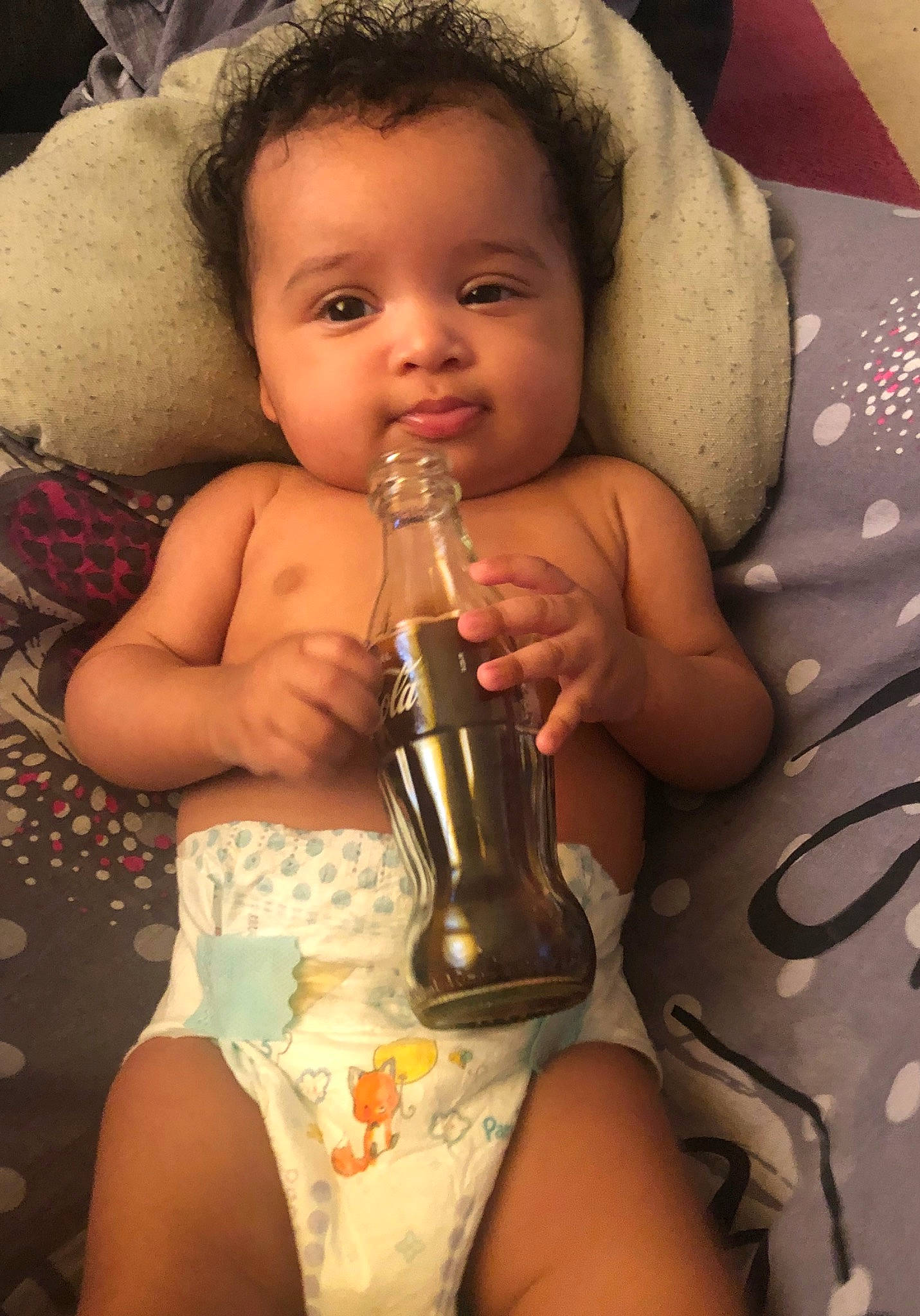 Gabrielle participe au concours pour gagner de l'argent avec cette photo : abdomen, baby, black_hair, cheek, chest, child, eye, finger, leg, lip, nail, person, skin, thigh, thumb, toddler, trunk