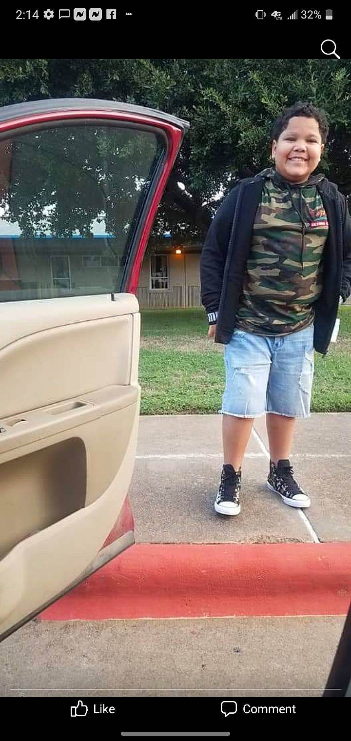 Jay is registered to the contest to win money with this photo: asphalt, auto_part, automotive_design, automotive_exterior, automotive_lighting, automotive_tire, bumper, car, fender, hood, joy, leg, motor_vehicle, person, personal_luxury_car, shorts, street_fashion, tints_and_shades, tree, trunk