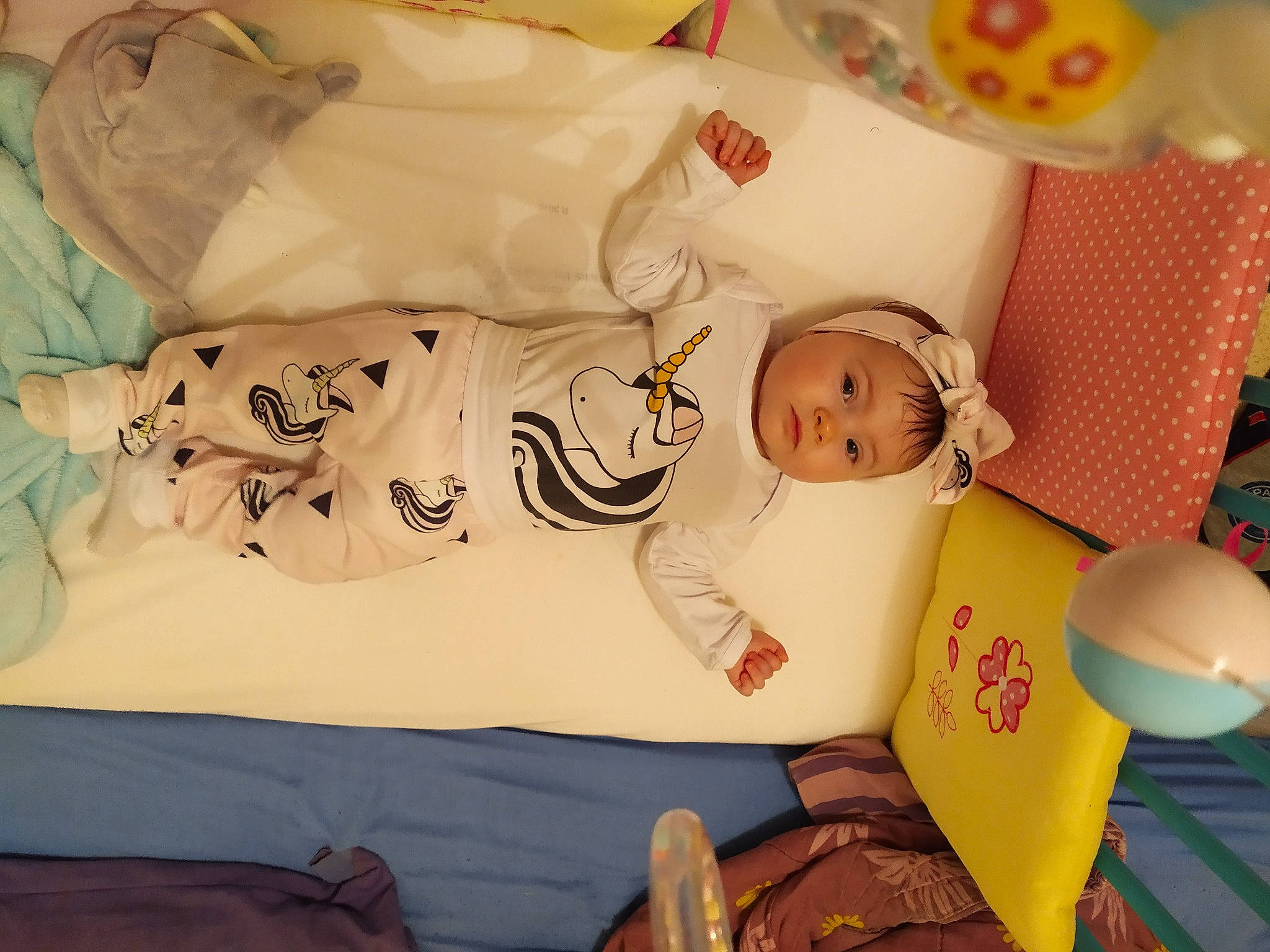 Yélenna participe au concours pour gagner de l'argent avec cette photo : baby, bedtime, child, linens, person, product, room, textile, toddler