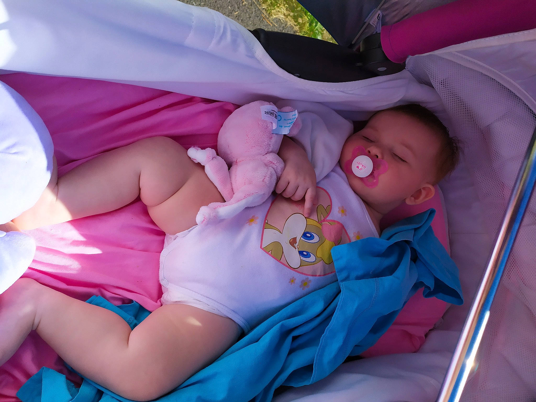 Yélenna a rejoint le concours — aidez-le/la à gagner de superbes lots ! baby, baby_products, birth, child, nap, person, product, toddler