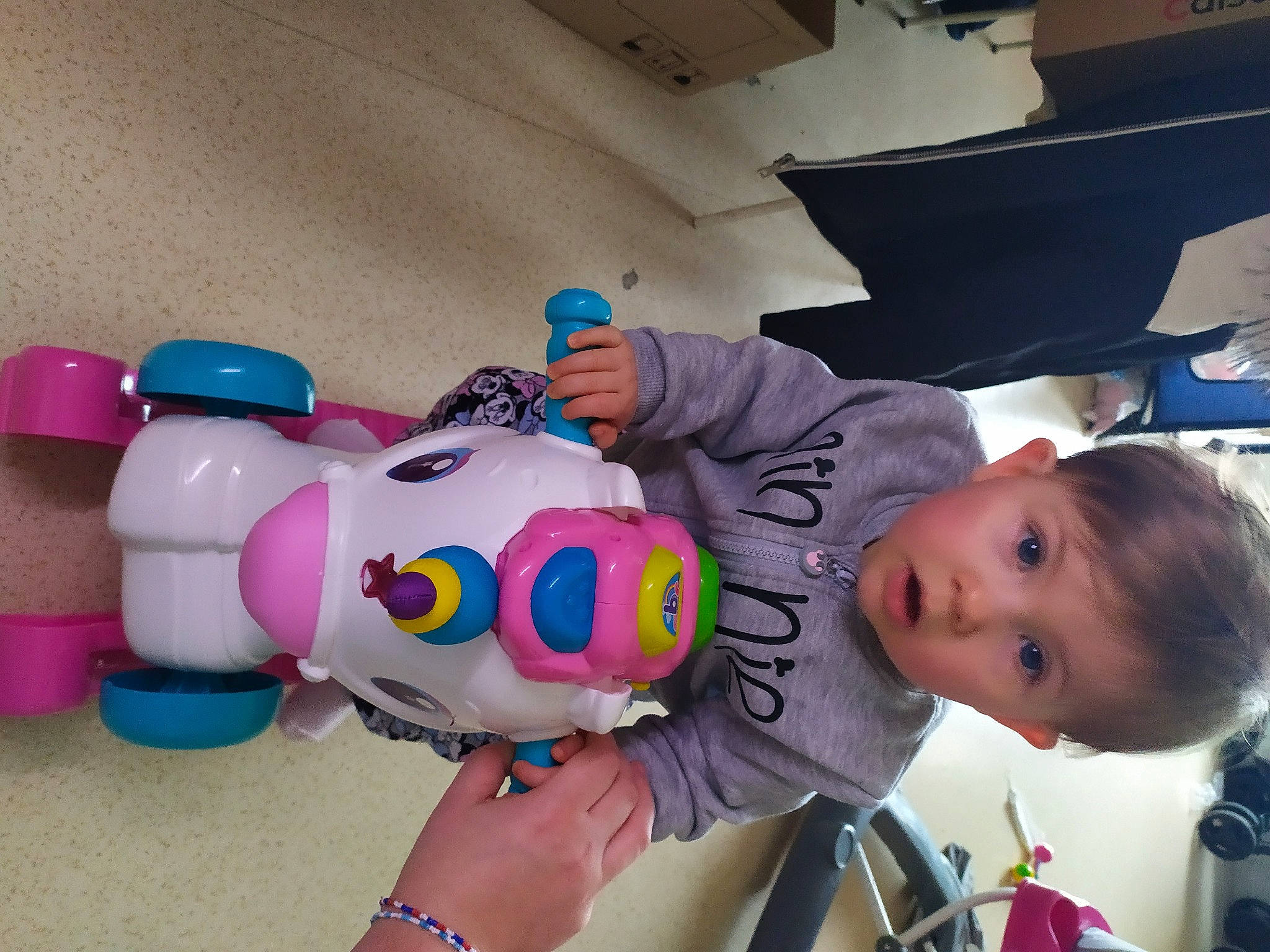 Yélenna a rejoint le concours — aidez-le/la à gagner de superbes lots ! baby, baby_playing_with_toys, baby_products, baby_toddler_clothing, baby_toys, bracelet, child, person, plastic, play, surprise, toddler, toy