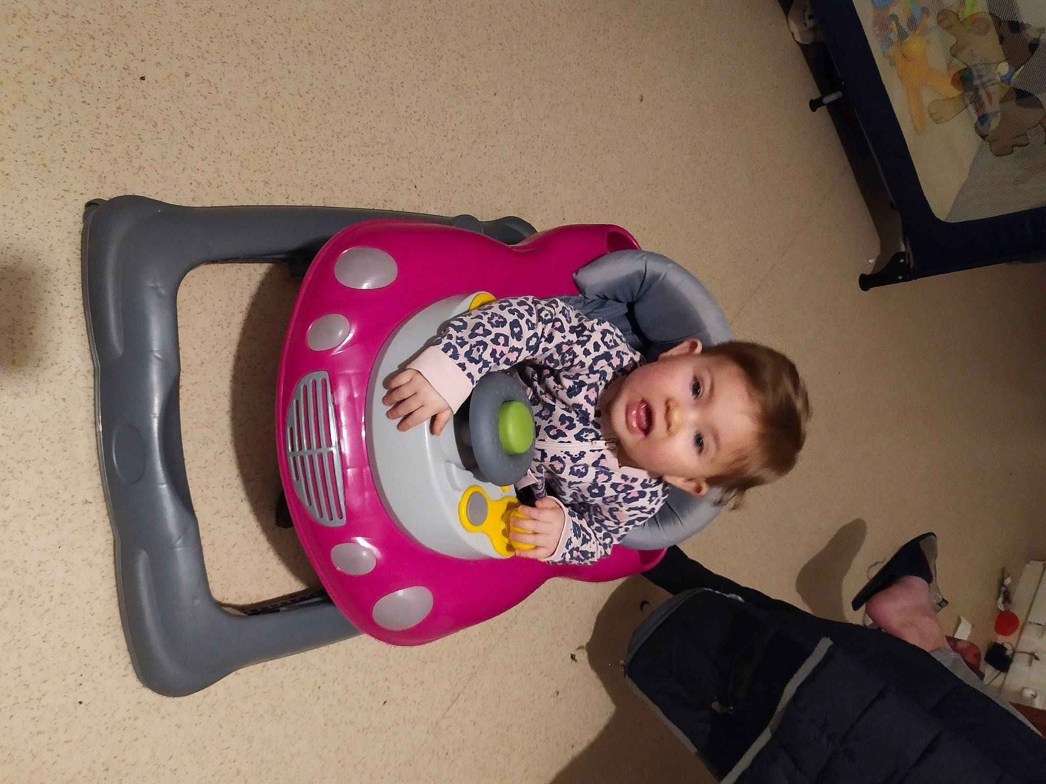 Yélenna a rejoint le concours — aidez-le/la à gagner de superbes lots ! baby, baby_products, baby_toddler_clothing, person, toddler