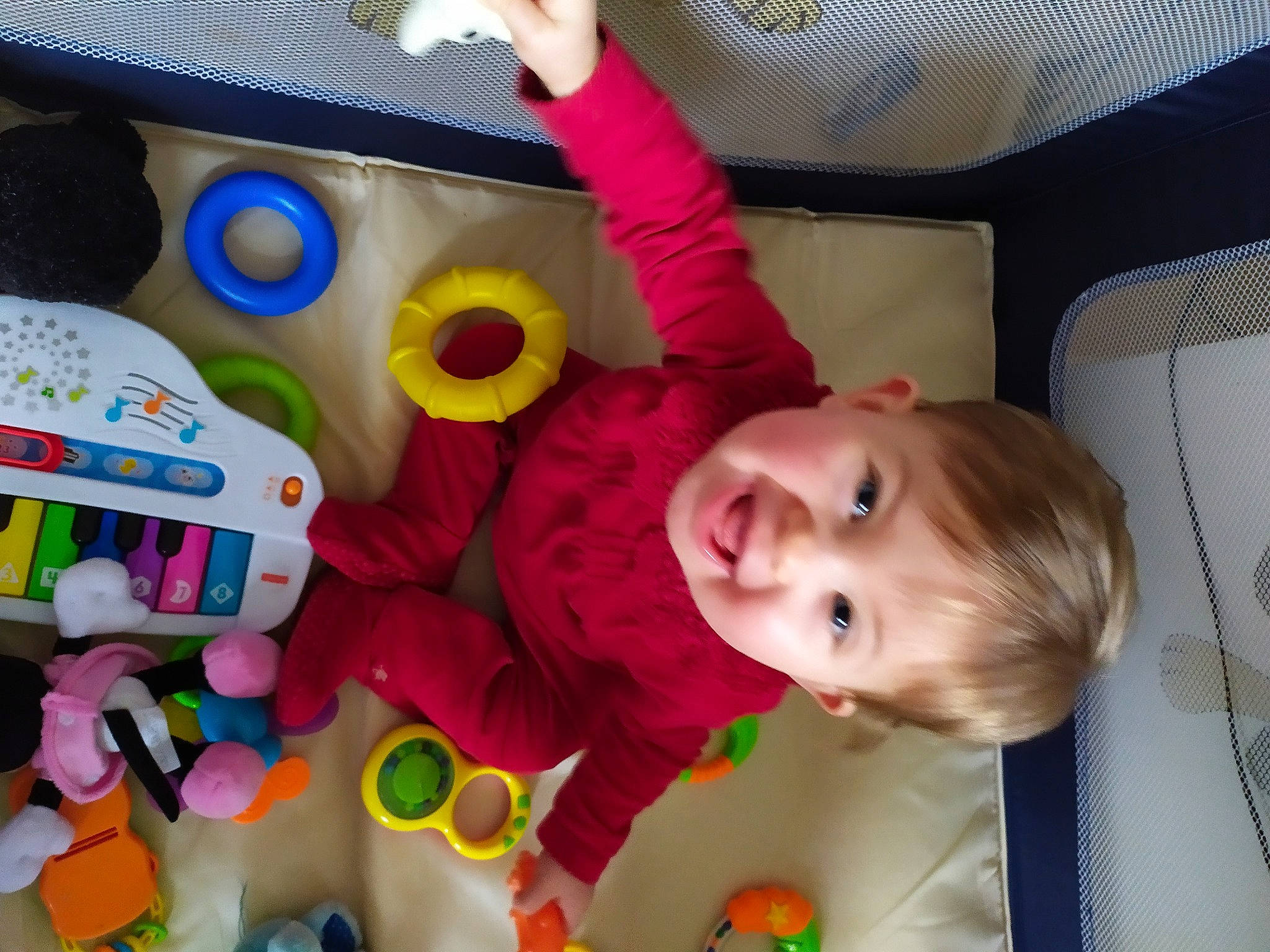 Yélenna participe au concours pour gagner de l'argent avec cette photo : baby, baby_mobile, baby_playing_with_toys, baby_products, baby_safety, baby_toddler_clothing, baby_toys, child, joy, person, plastic, play, plush, product, stuffed_toy, toddler, toy