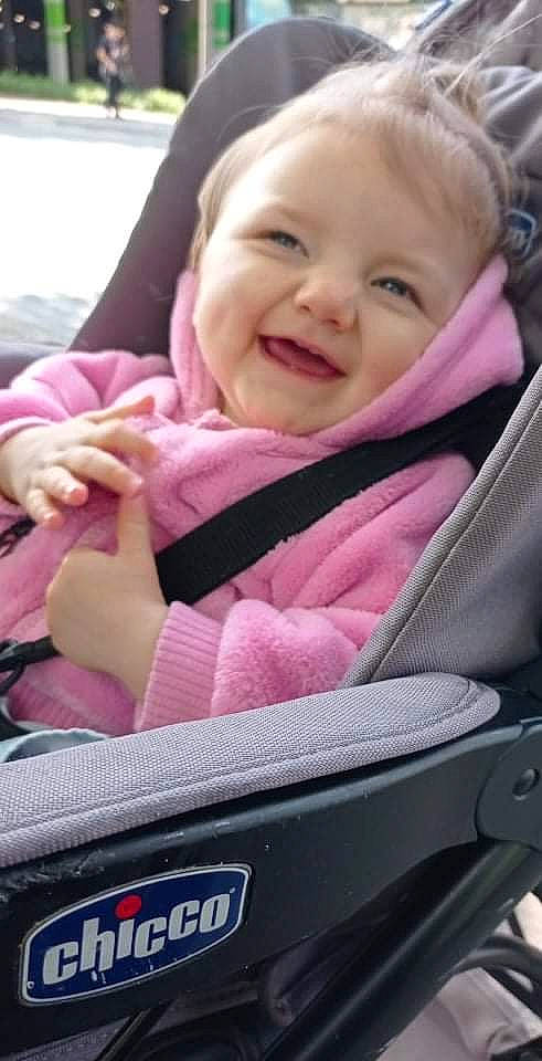 Mandy participe au concours pour gagner de l'argent avec cette photo : baby, baby_carriage, baby_safety, baby_toddler_clothing, car_seat, cheek, child, comfort, eye, face, happy, head, iris, joy, organ, person, photograph, pink, product, skin