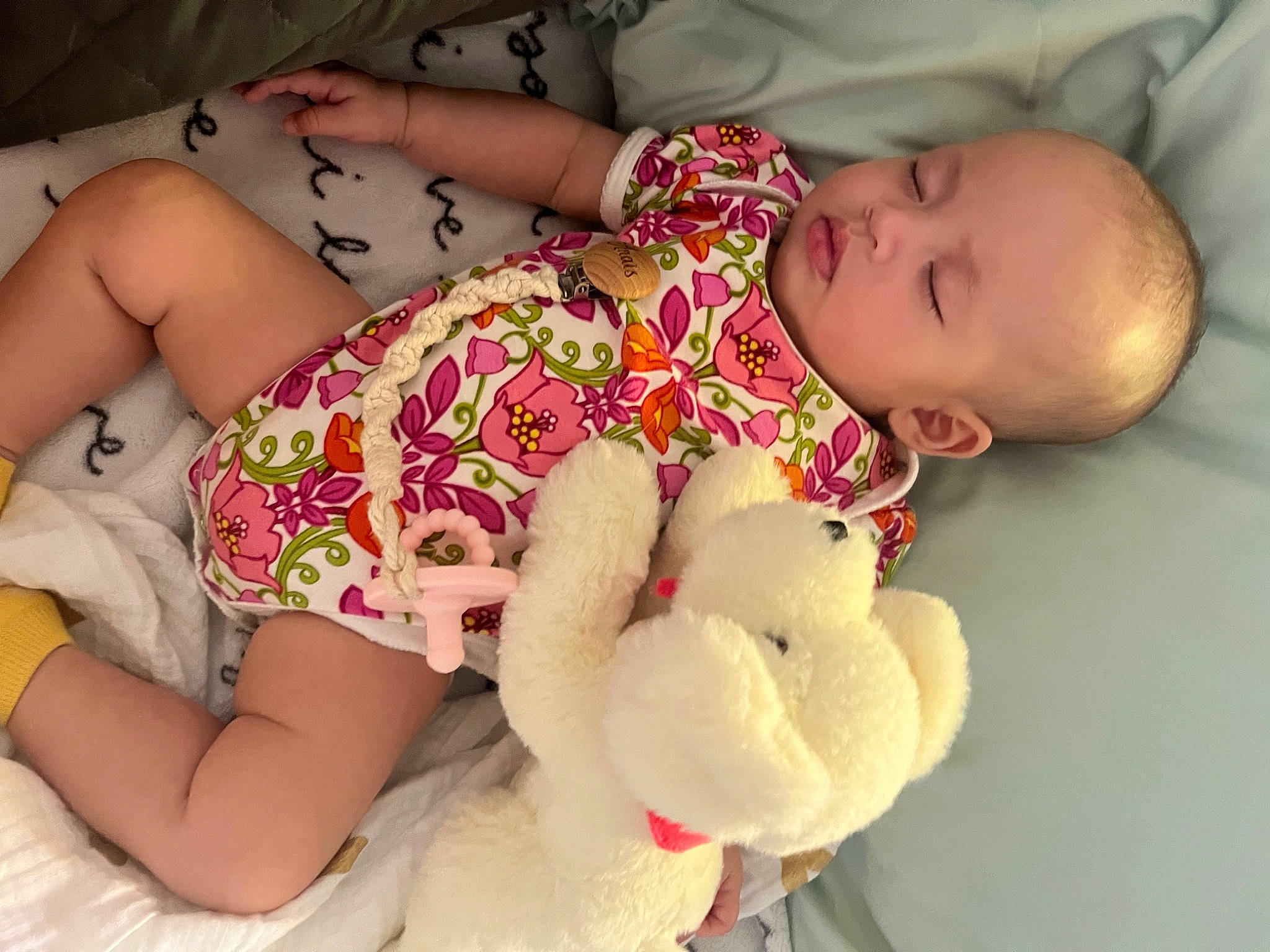 Anaïs is registered to the contest to win money with this photo: baby, baby_sleeping, baby_toddler_clothing, cheek, child, comfort, facial_expression, finger, green, hand, head, human_body, human_leg, nail, organ, person, room, skin, thigh, toddler