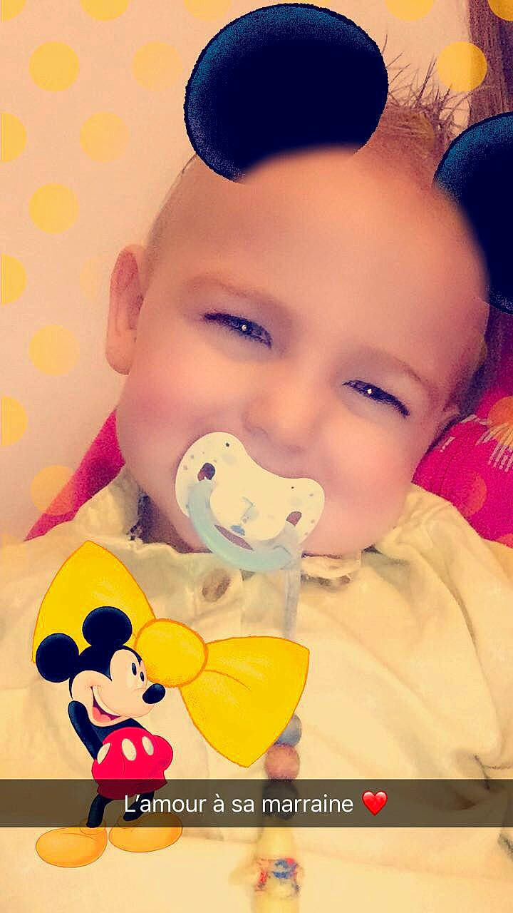 Serge participe au concours pour gagner de l'argent avec cette photo : black_hair, cheek, child, eye, face, forehead, fun, girl, happiness, head, illustration, infant, joy, lip, mouth, nose, person, product, skin, smile