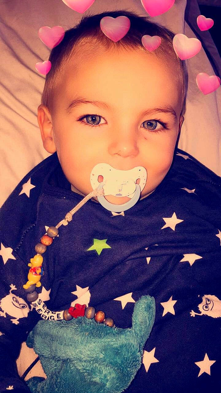 Serge participe au concours pour gagner de l'argent avec cette photo : beauty, boy, cheek, child, eye, face, forehead, fun, girl, hairstyle, head, human, infant, joy, mouth, nose, person, pink, skin, smile