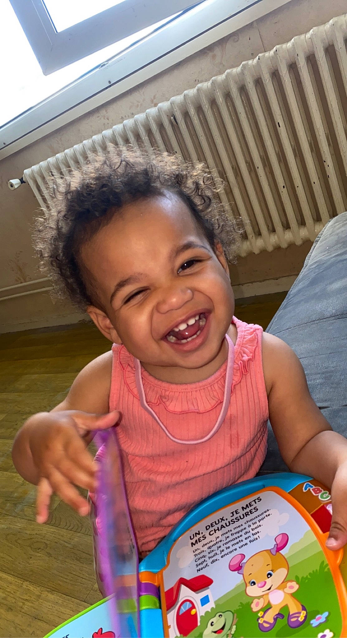 Lahna participe au concours pour gagner de l'argent avec cette photo : baby, baby_toddler_clothing, beauty, chair, cheek, child, facial_expression, finger, fun, hand, happy, head, joy, leisure, mouth, nose, person, pink, sharing, skin