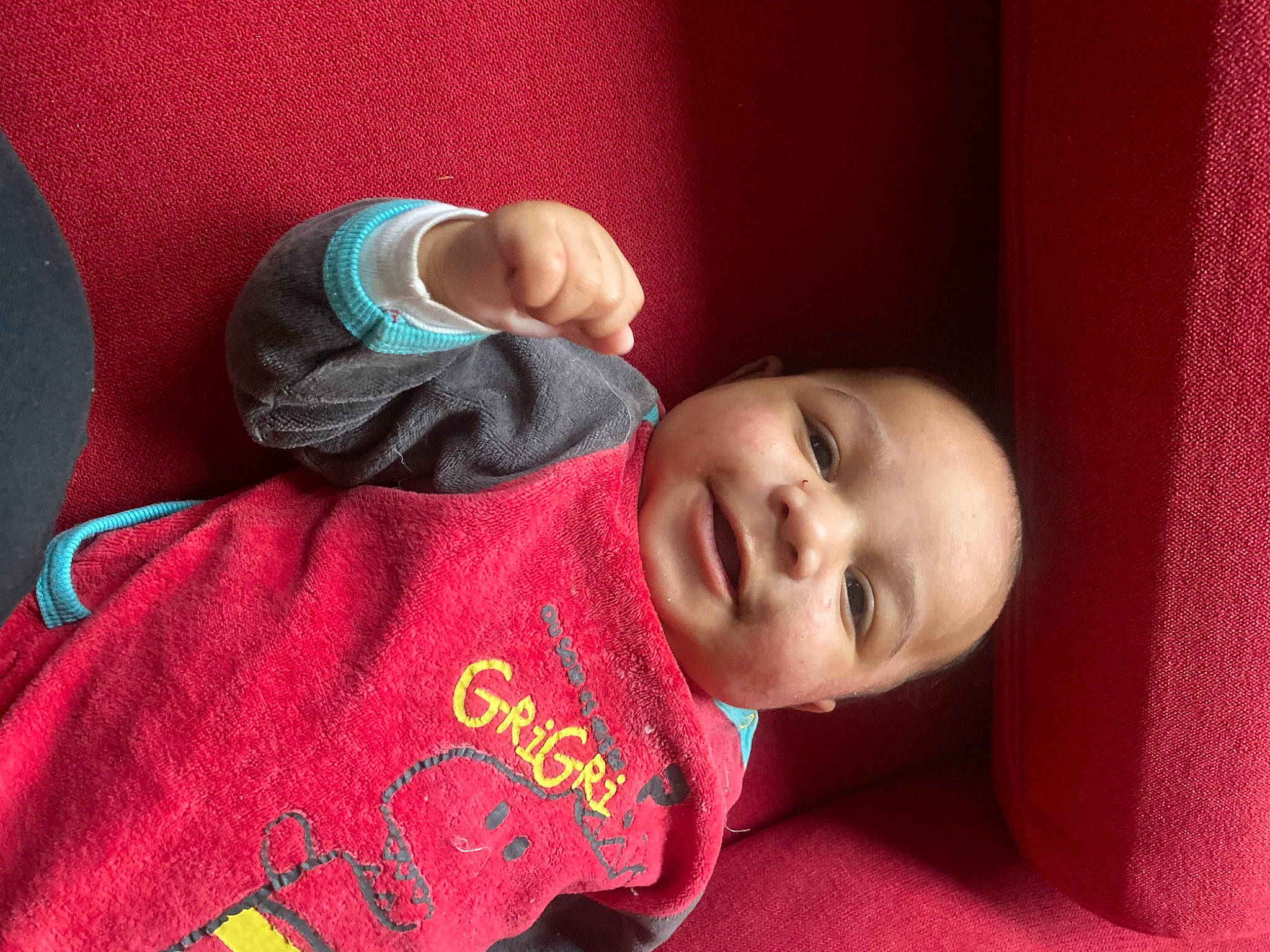 Warren participe au concours pour gagner de l'argent avec cette photo : baby, baby_toddler_clothing, cheek, child, comfort, cool, flash_photography, headgear, headwear, joy, lip, mammal, mouth, neck, nose, person, skin, sleeve, smile, textile