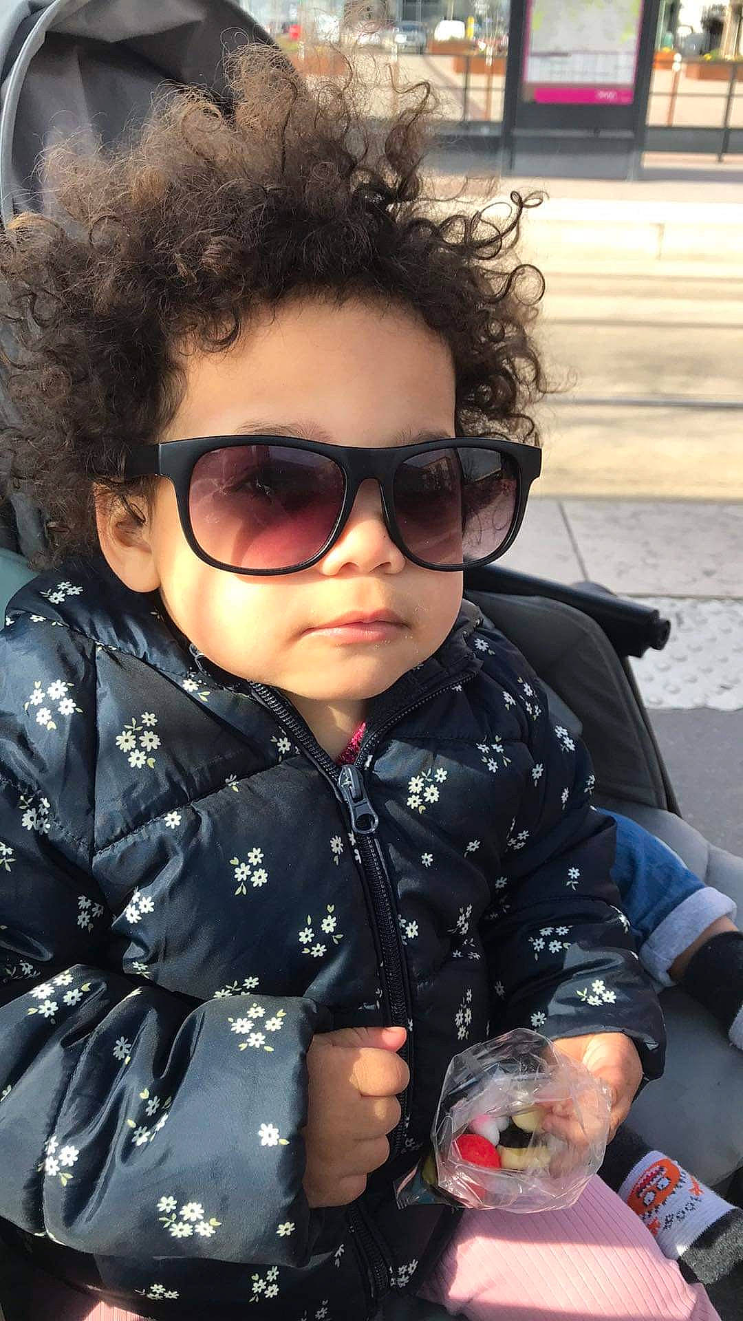 Assia a rejoint le concours — aidez-le/la à gagner de superbes lots ! black_hair, child, cool, eyewear, fun, glass, glasses, goggles, happy, lip, nose, outerwear, person, personal_protective_equipment, selfie, snapshot, sunglasses, toddler, travel, vision_care