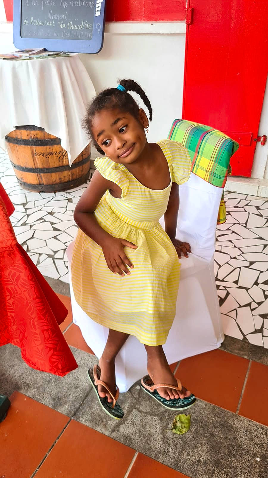 Nora participe au concours pour gagner de l'argent avec cette photo : beauty, dress, event, fashion, fashion_design, flooring, footwear, formal_wear, fun, happy, joint, joy, leg, leisure, one_piece_garment, person, sandal, smile, snapshot, thigh